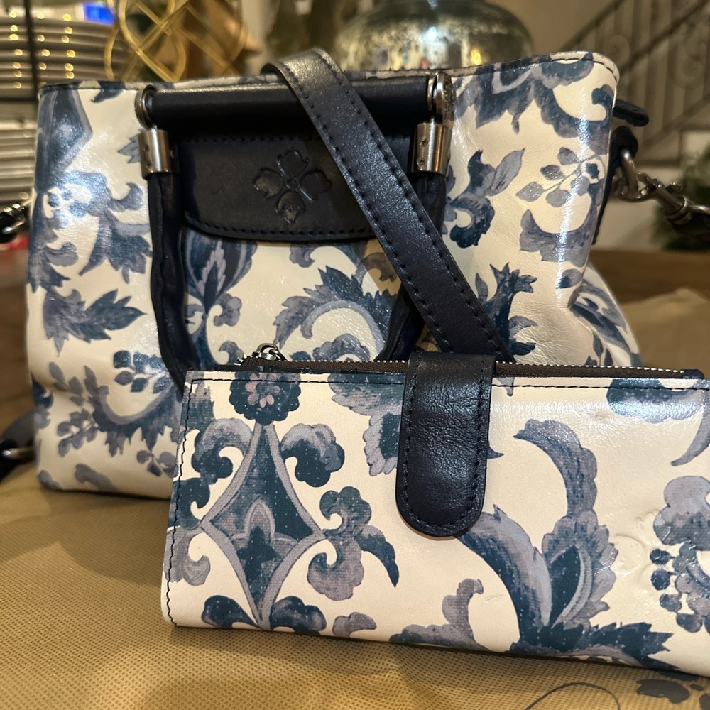 Patricia Nash Blue and Cream Floral Shoulder Bag Set